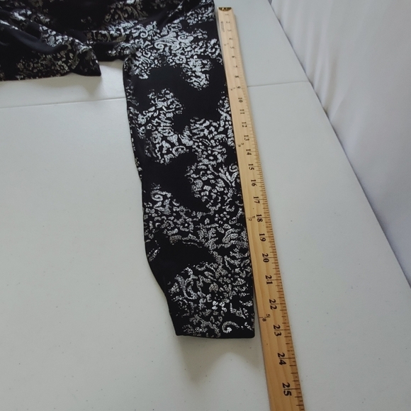 Chico's Travelers Cowl Neck Top Size 2 / US L Stretch Foil Print Slinky Pullover - Picture 7 of 10